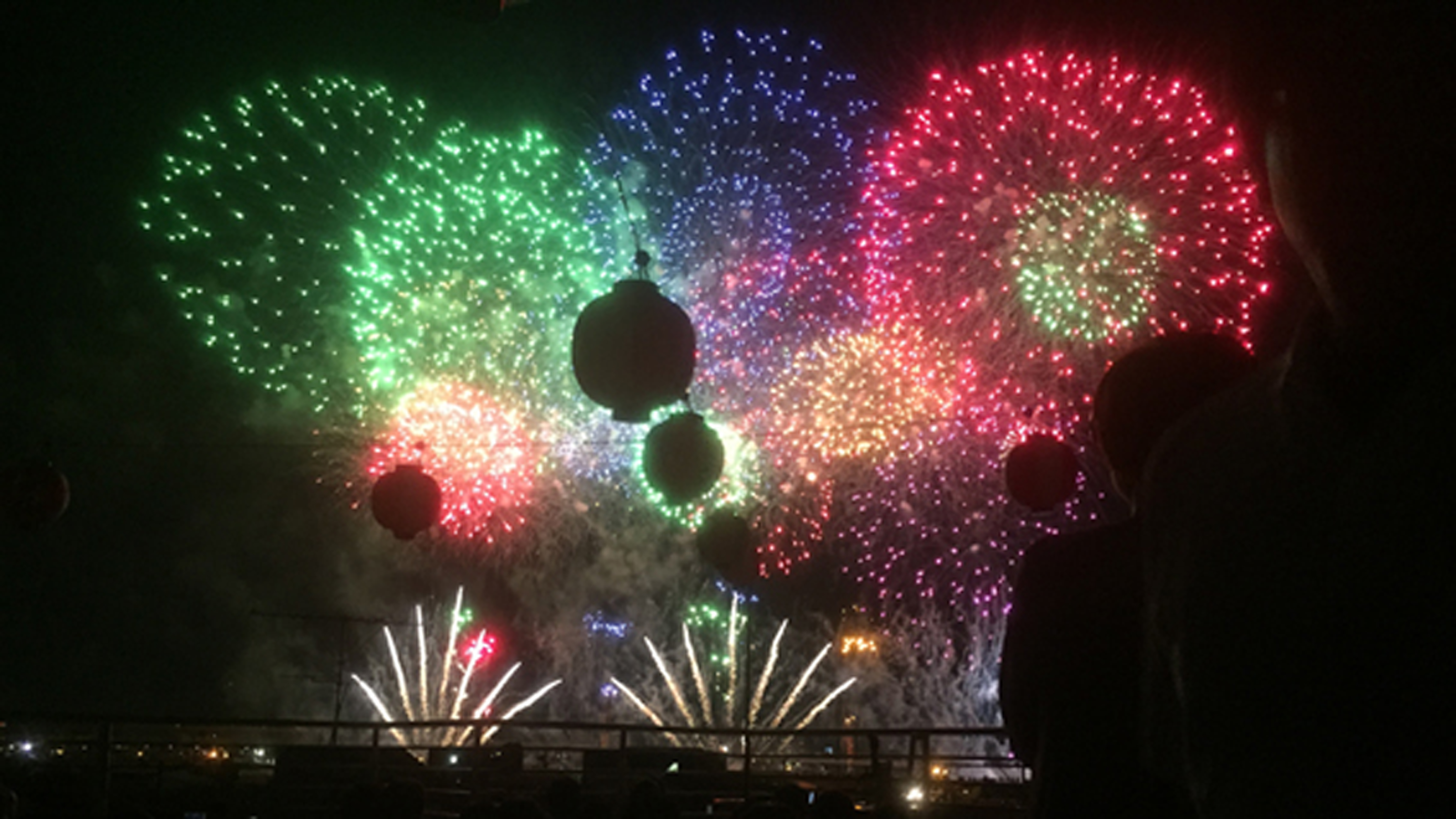 大川町本社屋上にて花火鑑賞会